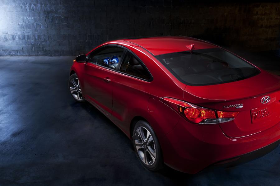  Hyundai Elantra Coupe 2012 года  (фото 36 из 88)